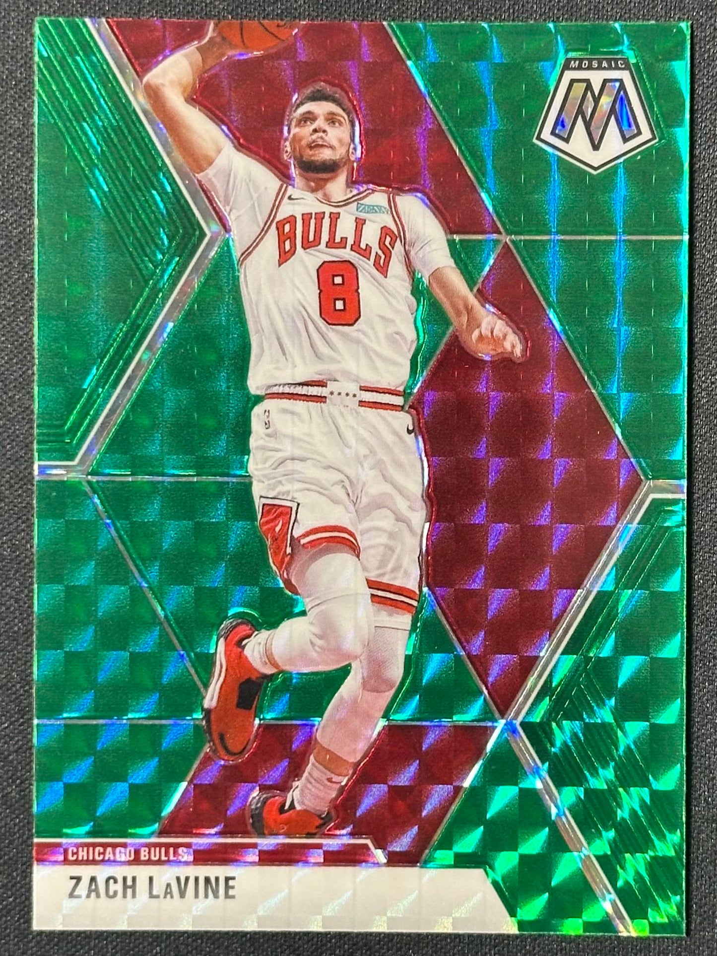 2019-20 Panini Mosaic #87 Zach LaVine Green Prizm